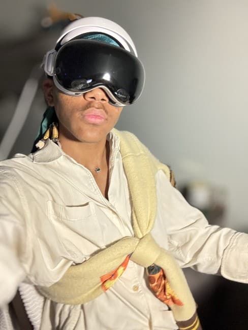 Apple Vision Pro VR Headset 512GB w/ Dual Loop Band-M/Light Seal-21W - Excellent product image